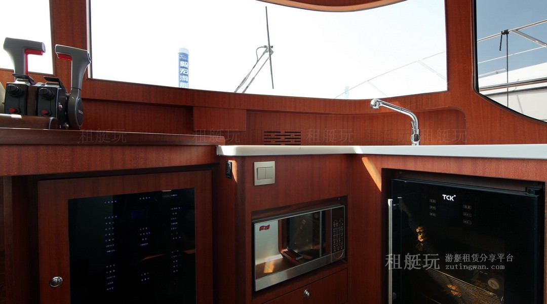 希仕德徠38尺游艇